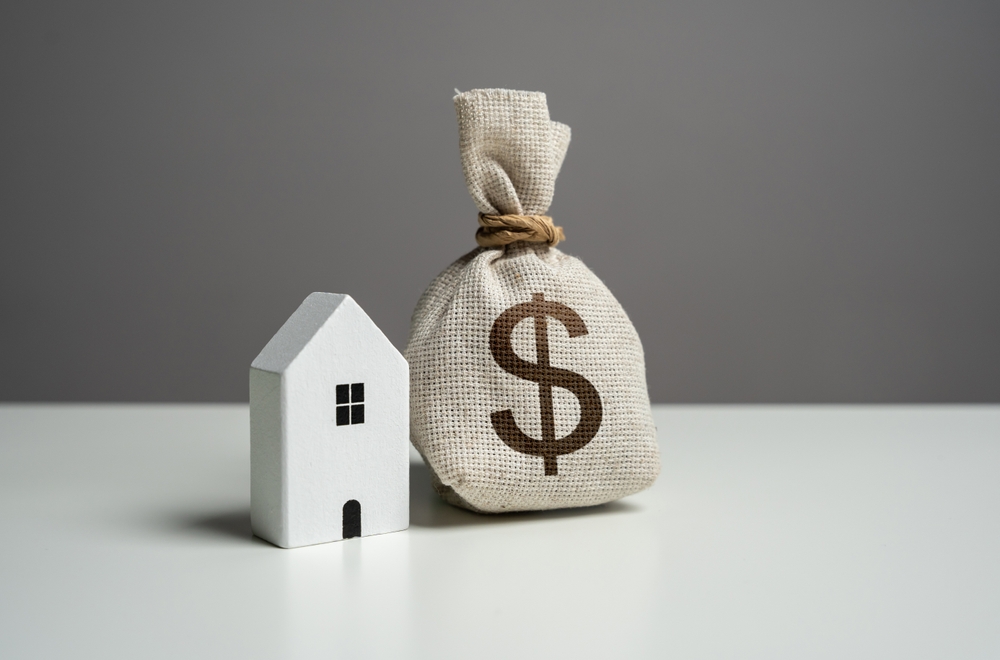 House,and,dollar,money,bag.,property,value,appraisal.,make,a